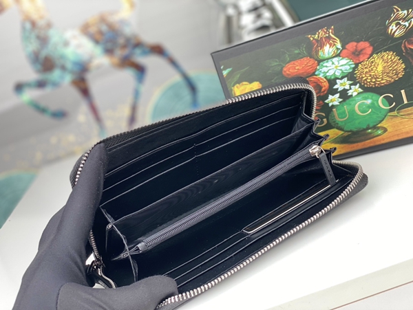 グッチ財布コピー着用イメージ